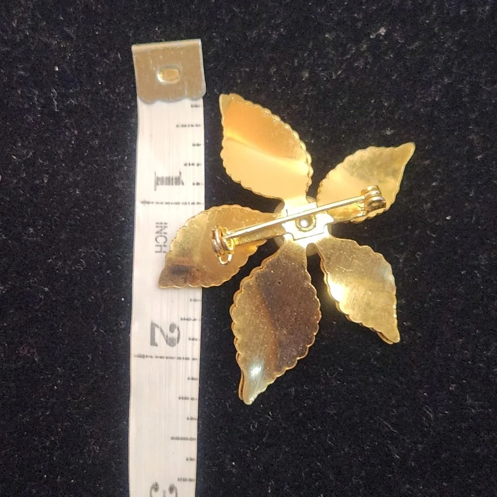 Vintage Gold Tone Textured Flower Brooch Faux Pearl Center Floral Pin H69